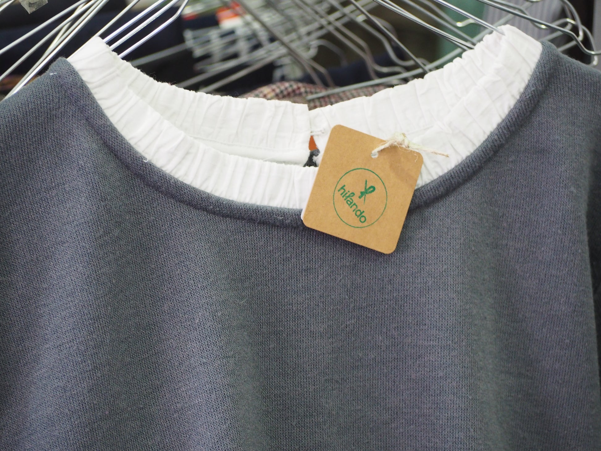 JERSEY MUJER GRIS CON DETALLES DE CAMISA