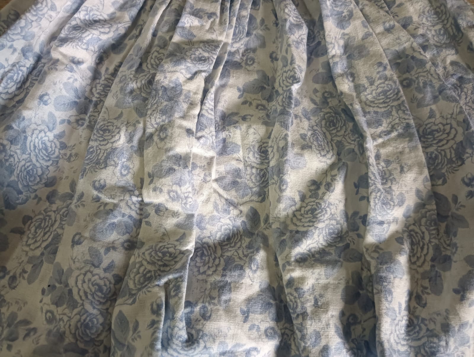 VESTIDO NIÑA AZUL CON ESTAMPADO Y NIDO DE ABEJA