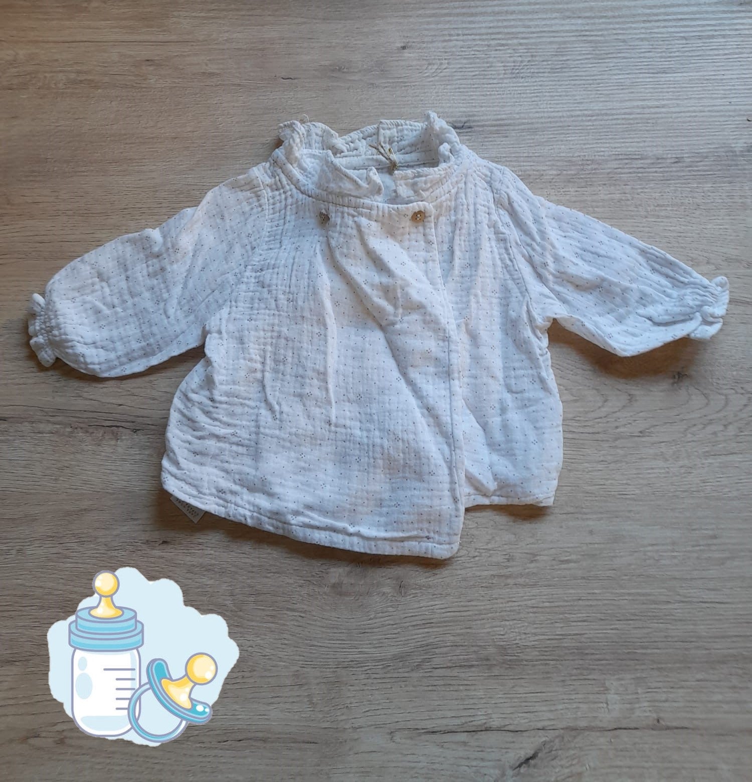 CAMISA BEIGE CON CUELLO DE COLOR BEBE