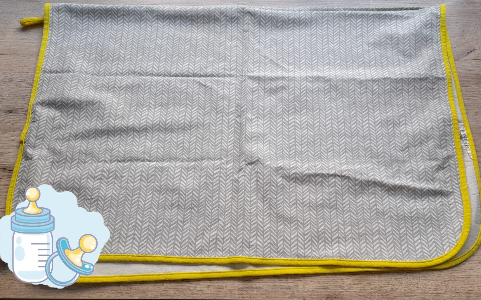 CUBRIDOR PARA LACTANCIA GRIS ESTAMPADO