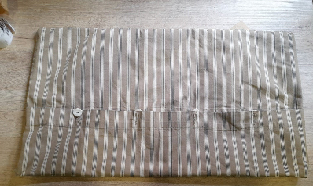 FUNDA COJIN 65X 38 BEIGE CON RAYAS ( 2 UNIDADES )