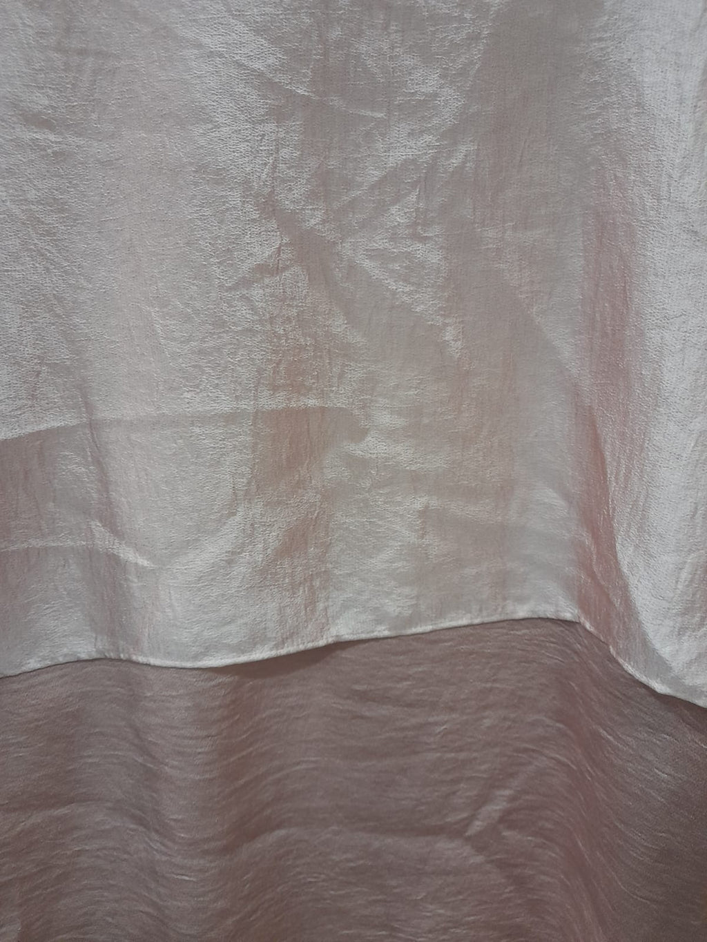 CAMISA MUJER ROSA DE RASO CON MANGA MURCIÉLAGO ( TARA PEQUEÑA MANCHA PARTE DELANTERA )