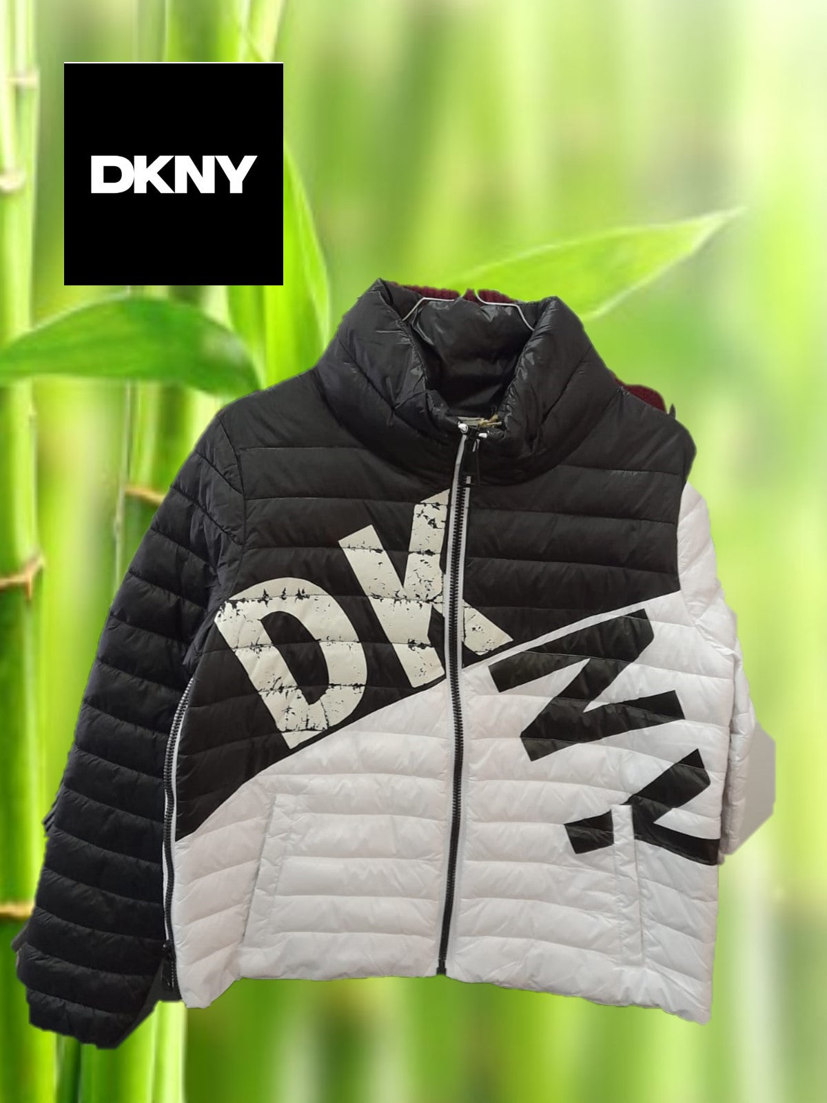 ABRIGO MUJER NEGRO Y BLANCO CON SERIGRAFIA DKNY ( TARA SERIGRAFÍA DETERIORADA )