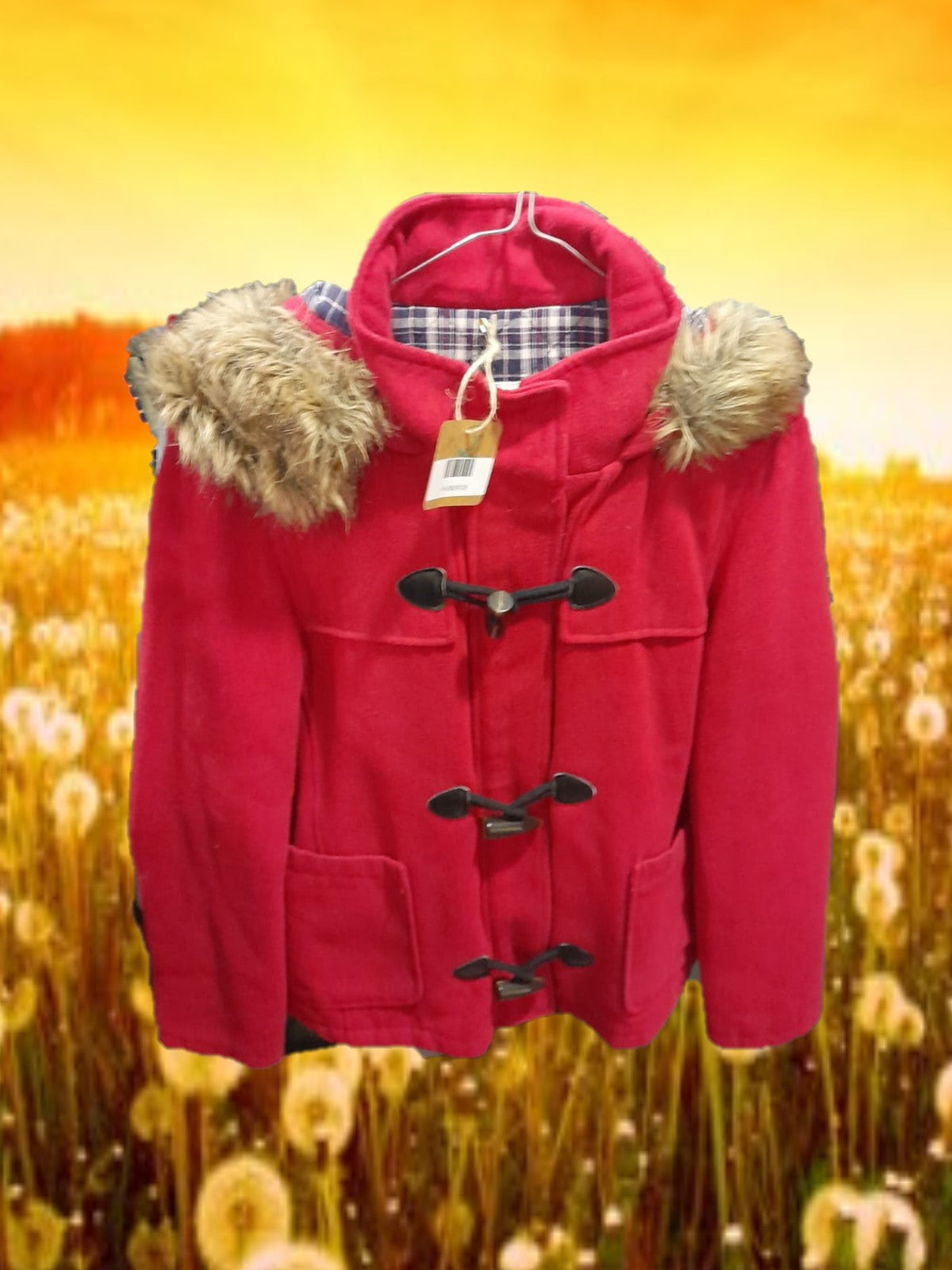 TRENKA ROJA CON CAPUCHA CON PELO