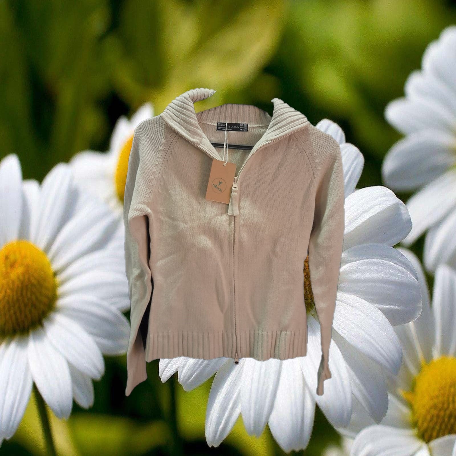 CHAQUETA BEIGE DE PUNTO CON CREMALLERA