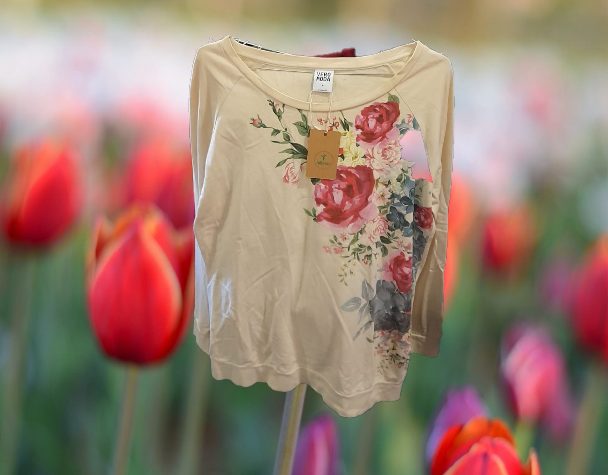 CAMISETA MUJER BEIGE CON ESTAMPADO FLORAL Y MANGA LARGA