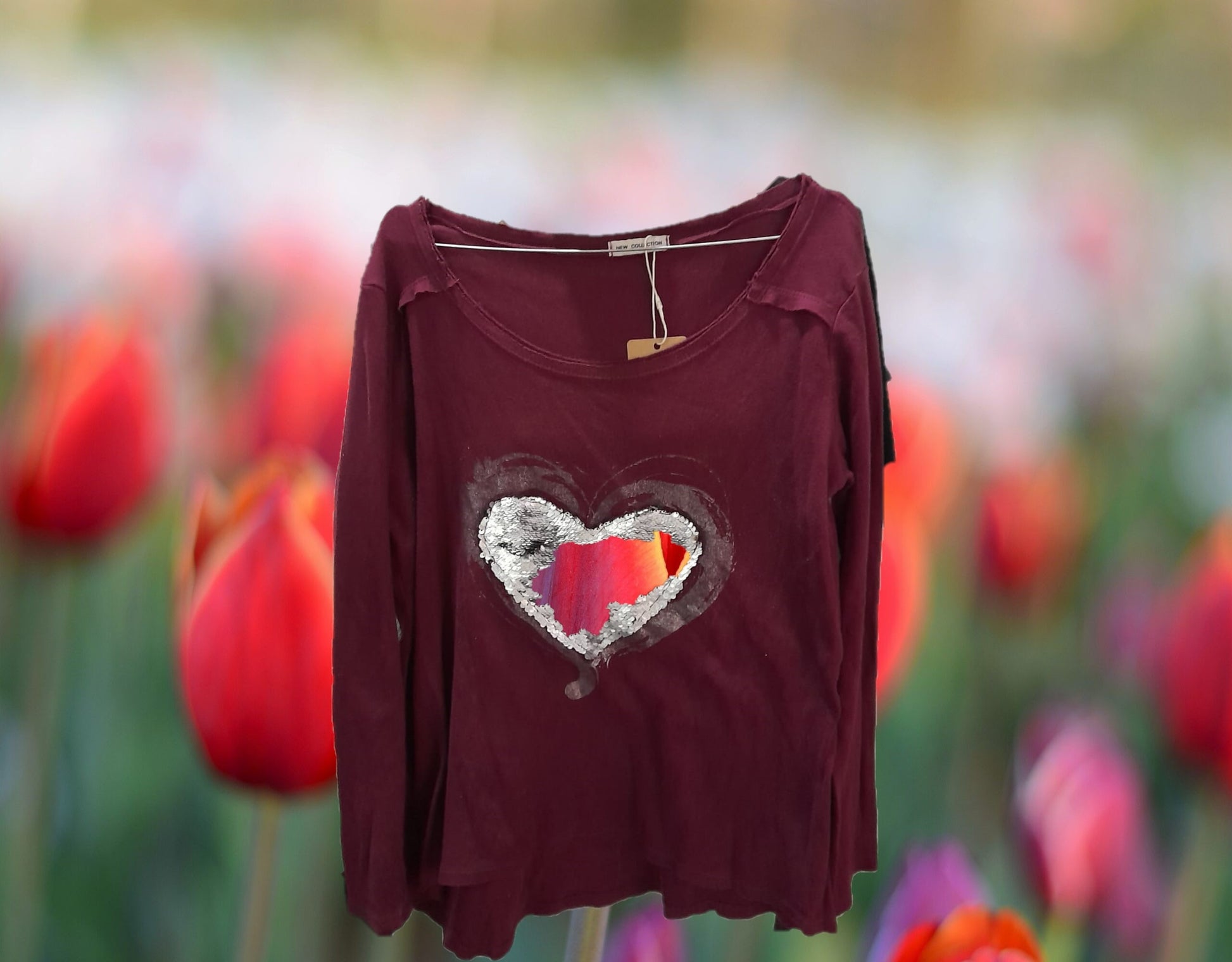 CAMISETA GRANATE CON DIBUJO DE LENTEJUELAS