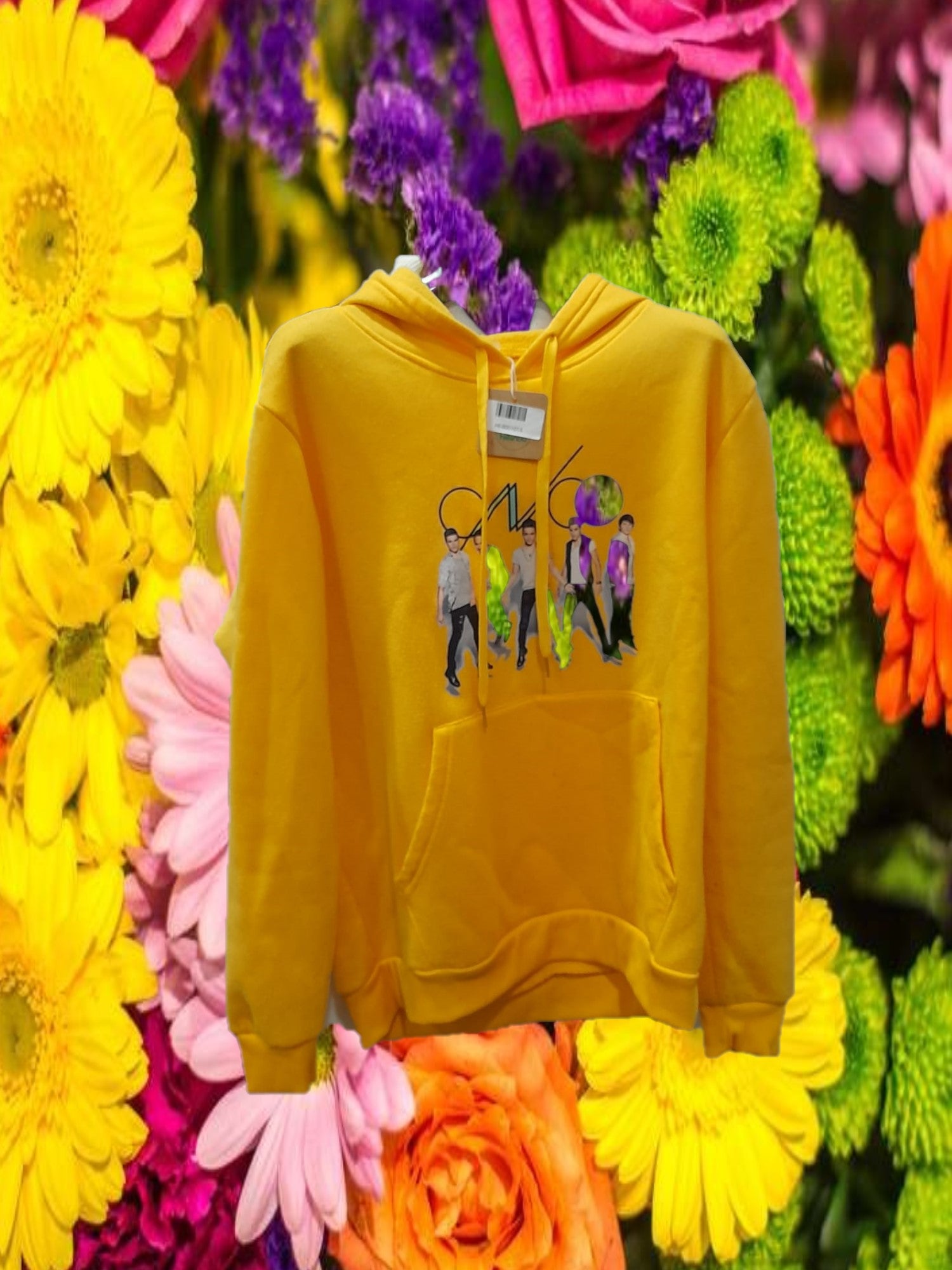 SUDADERA AMARILLA CON CAPUCHA Y DIBUJO