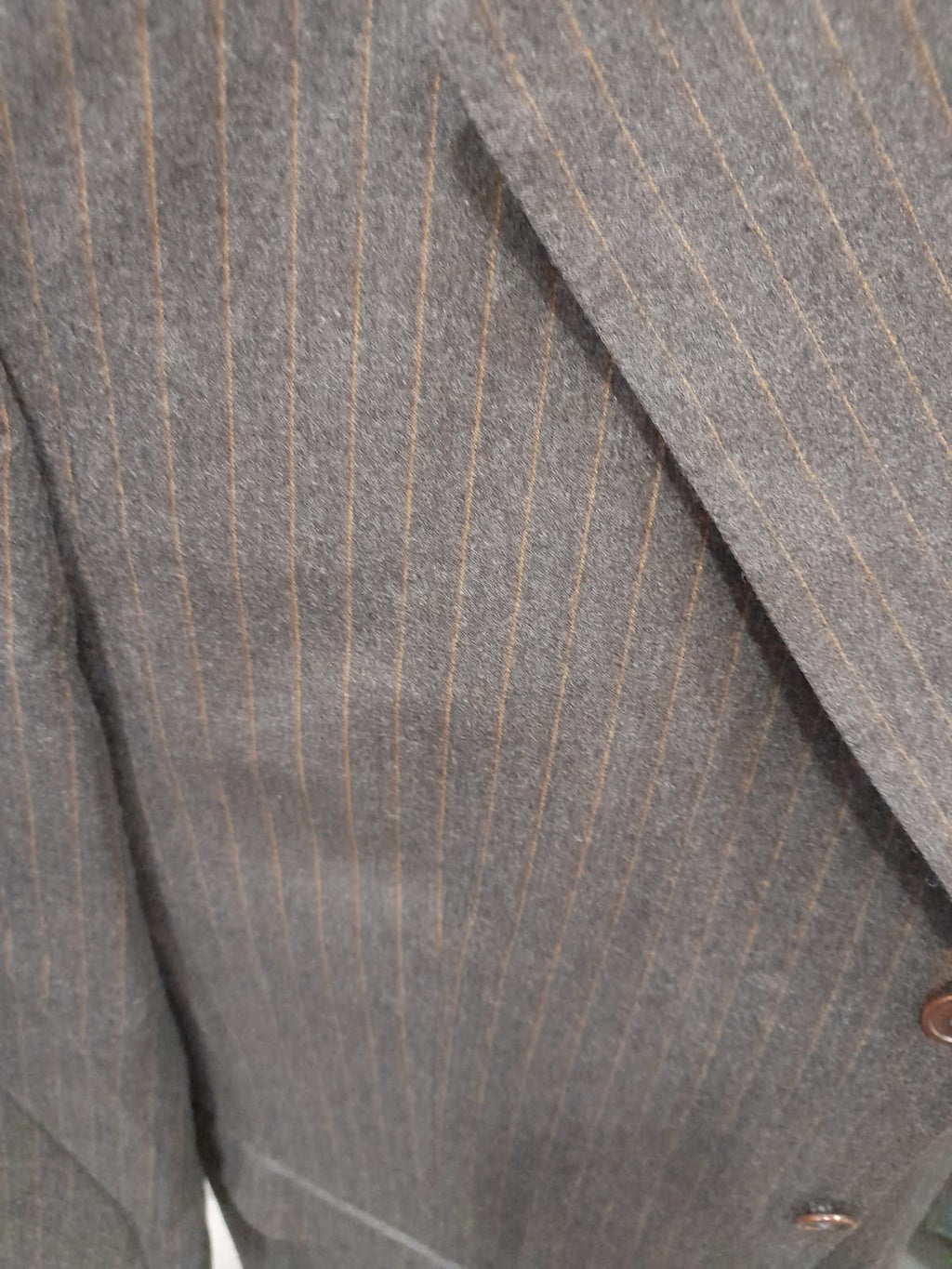 TRAJE HOMBRE ( CHAQUETA Y PANTALÓN )  GRIS CON RAYA DIPLOMÁTICA DE VESTIR