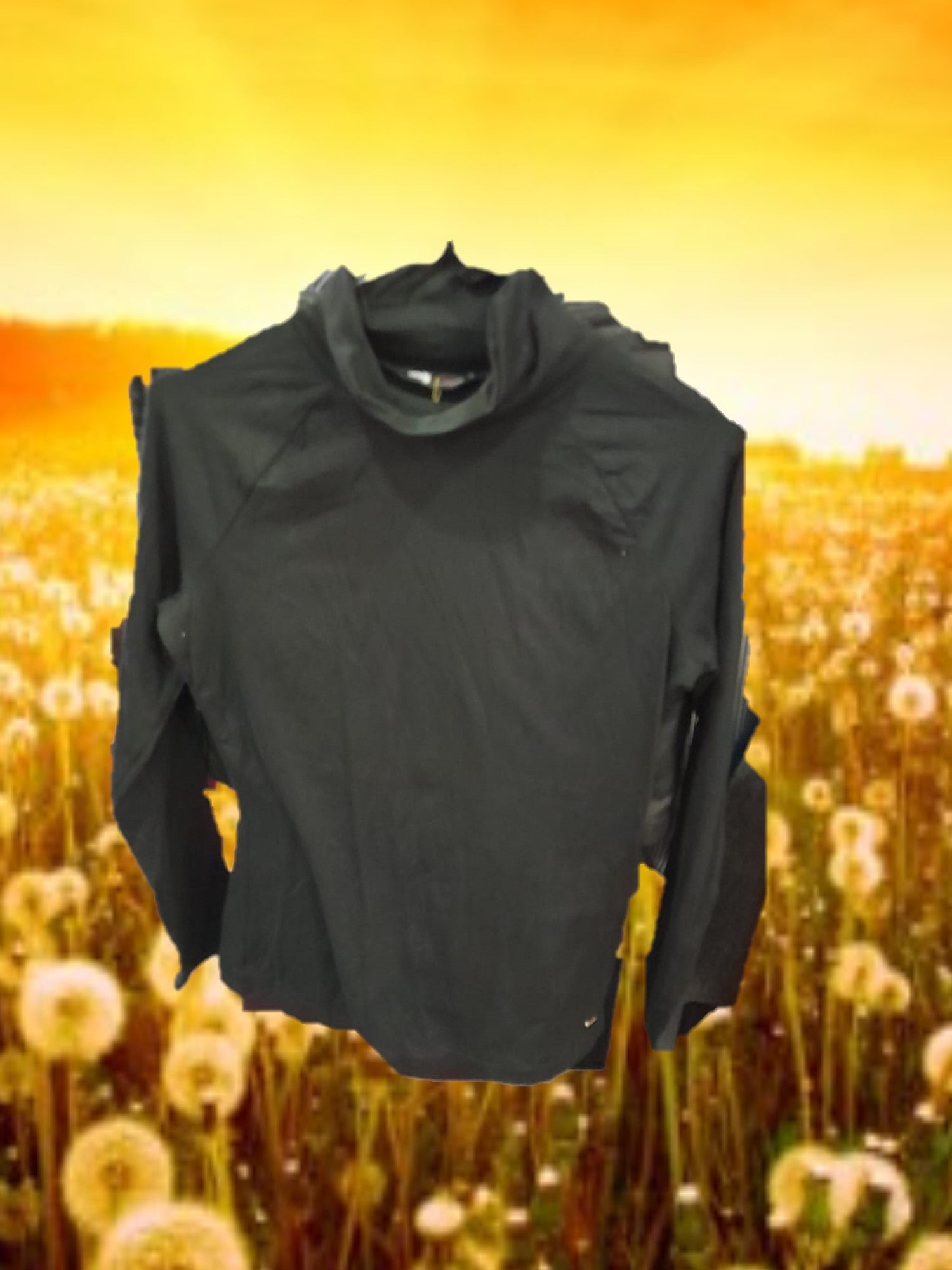 CAMISETA NEGRA MANGA LARGA Y CUELLO VUELTO
