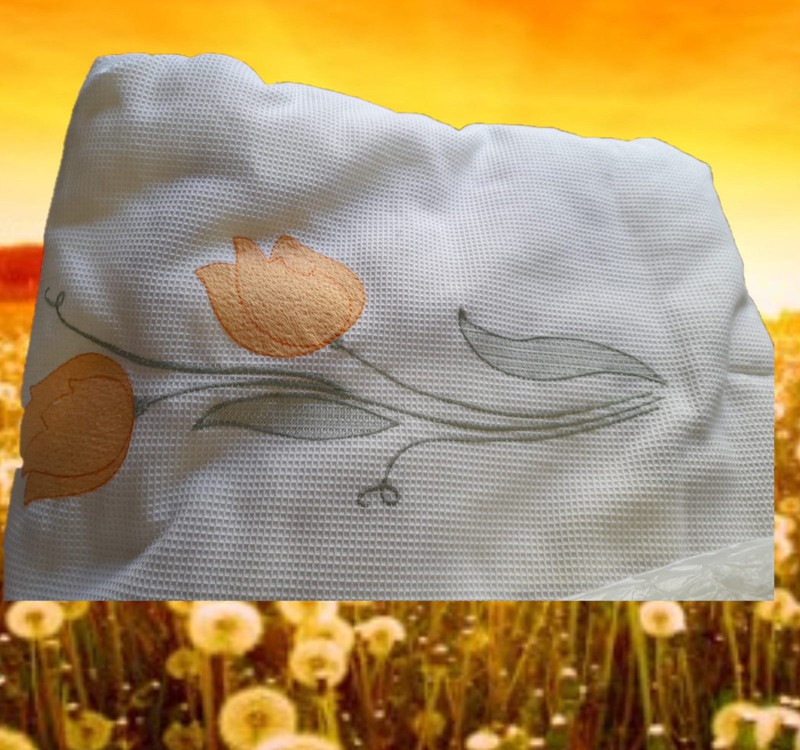 COLCHA BLANCA CON BORDADOS DE FLORES
