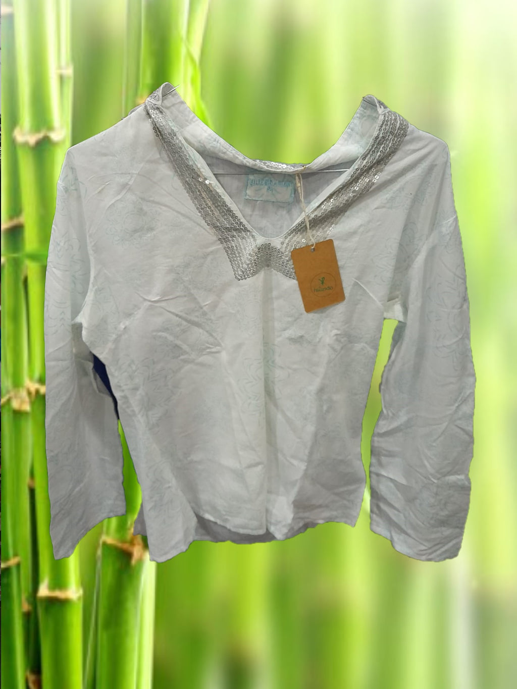 CAMISA MUJER BLANCA CON ESTAMPADO Y DETALLES DE LENTEJUELAS EN EL CUELLO MANGA LARGA