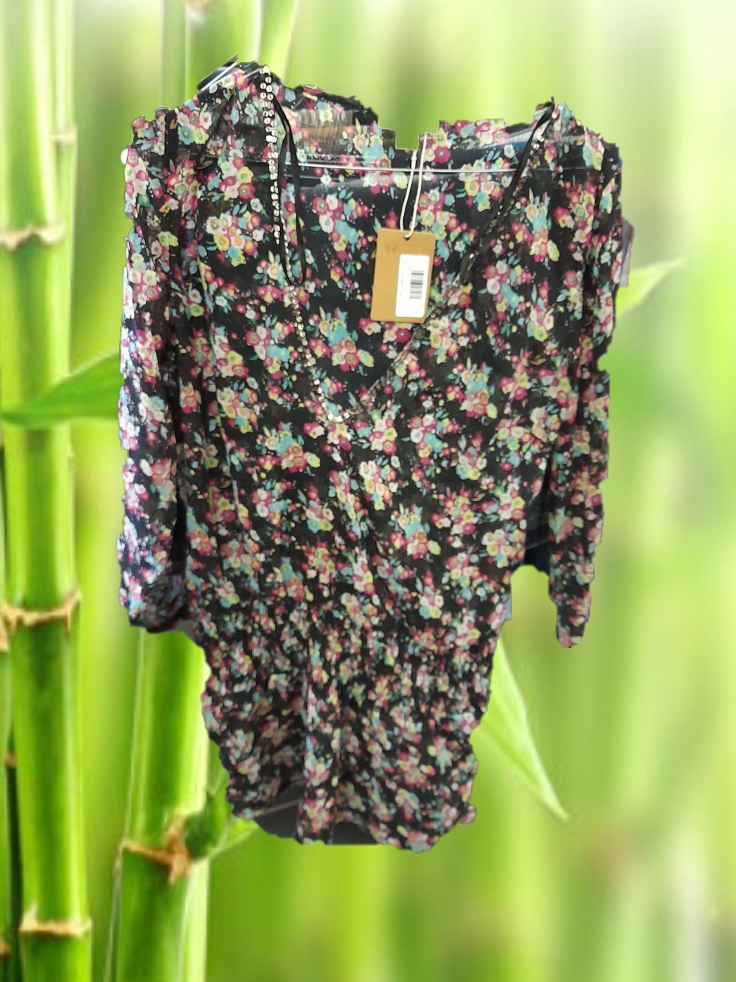 VESTIDO NEGRO CON ESTAMPADO FLORAL Y MANGA LARGA