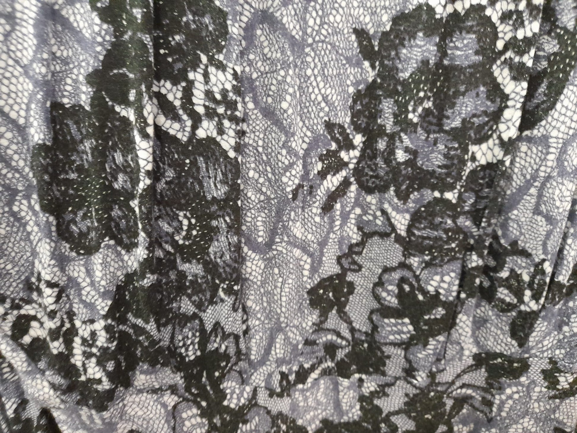 VESTIDO MANGA LARGA MIDI GRIS CON ESTAMPADO FLORAL