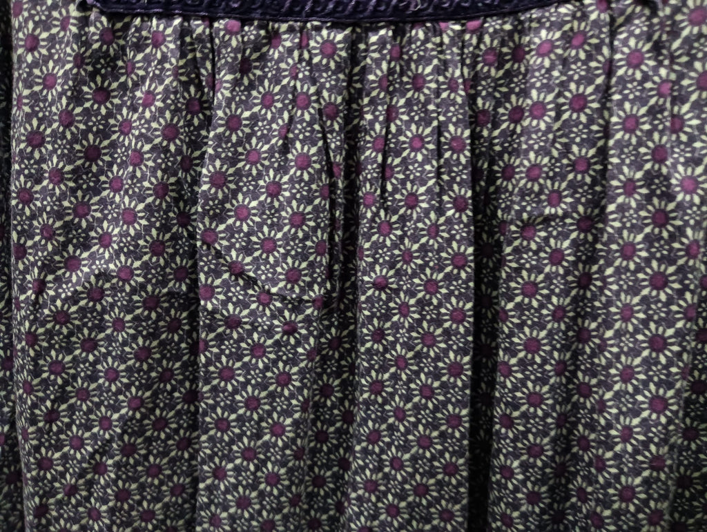 VESTIDO MIDI MORADO CON ESTAMPADO FLORAL Y MANGA LARGA