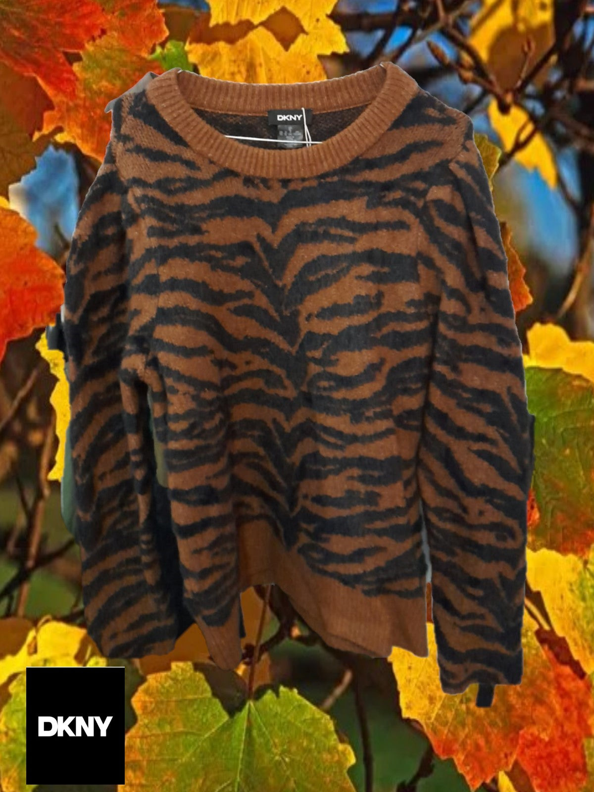 JERSEY MARRON CON ESTAMPADO NEGRO DKNY