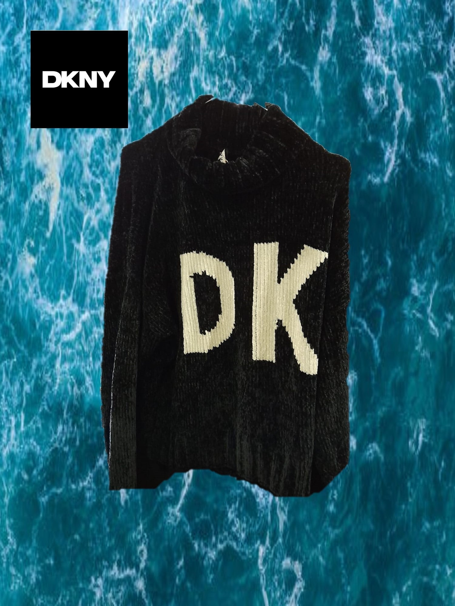 JERSEY NEGRO CON LOGO DKNY (  TARA ENGANCHADO EN LETRAS )