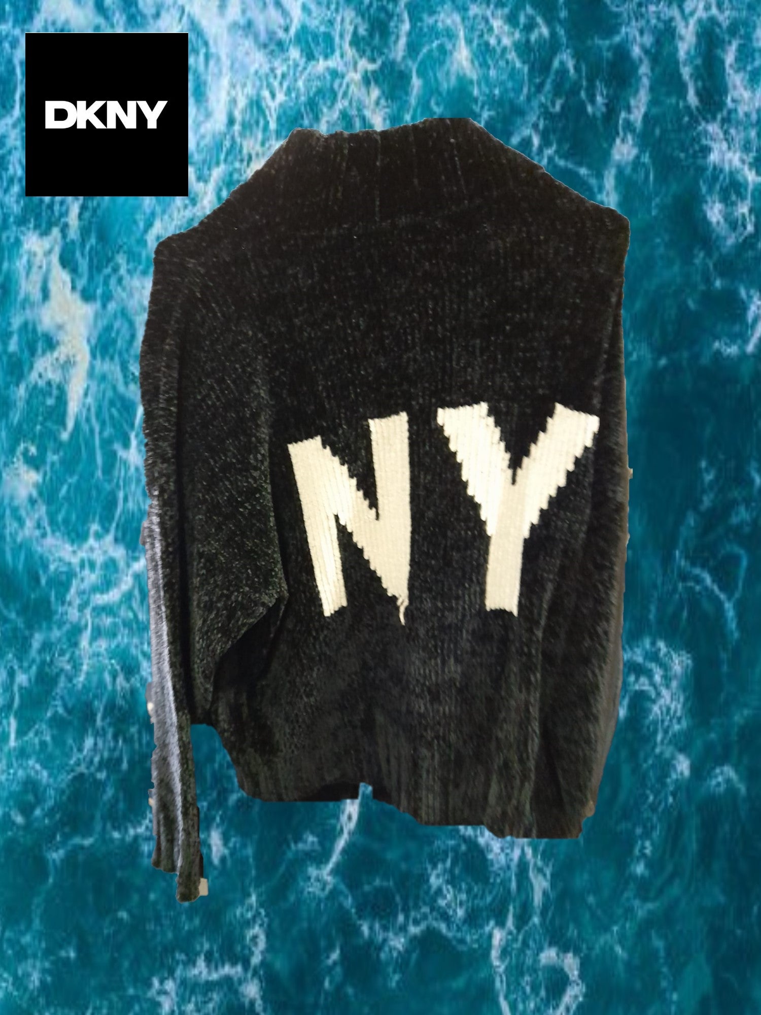 JERSEY NEGRO CON LOGO DKNY (  TARA ENGANCHADO EN LETRAS )