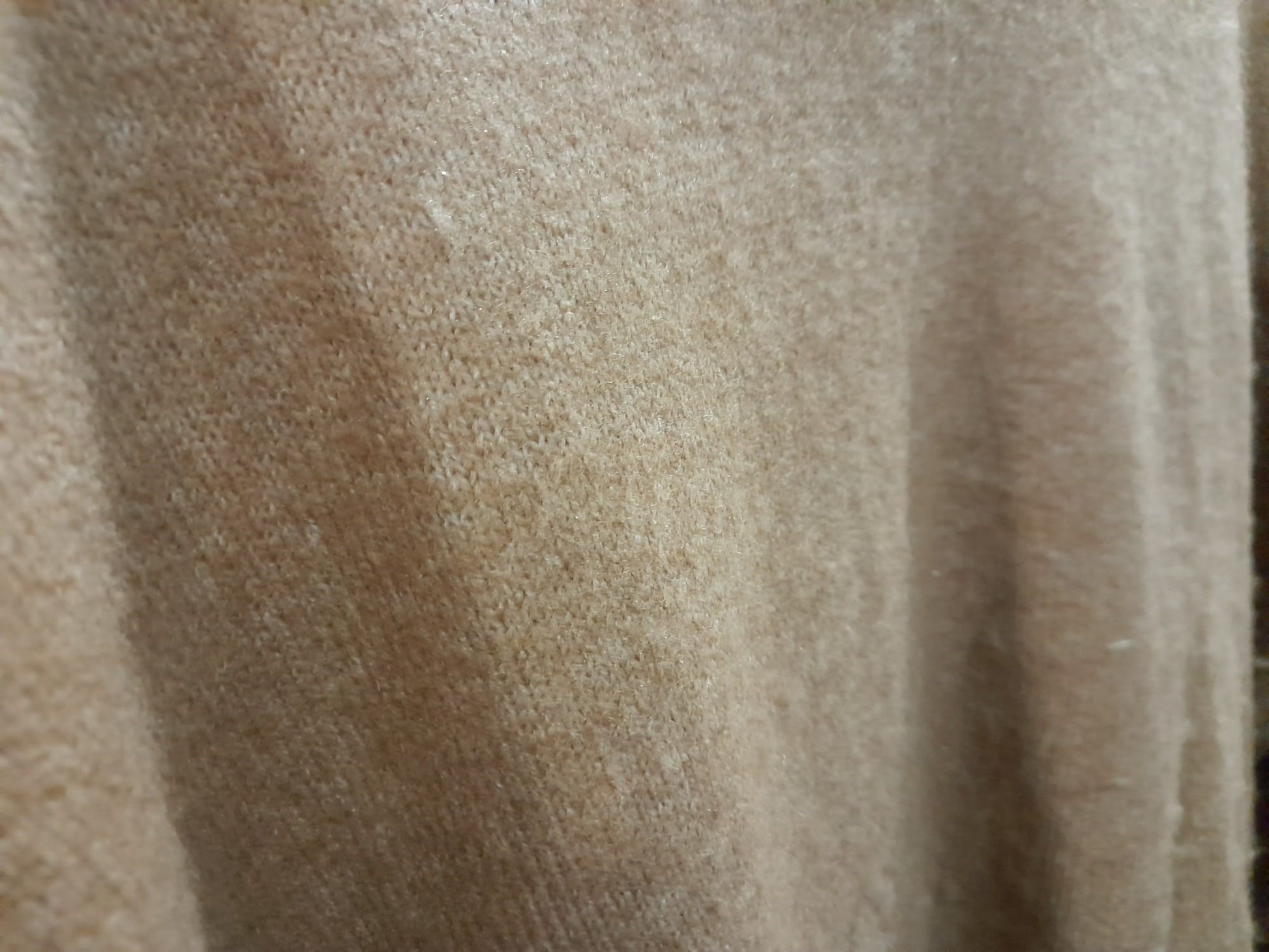 JERSEY MARRÓN CON ABERTURAS EN HOMBRO DKNY ( TARA DESPELUCHADO )