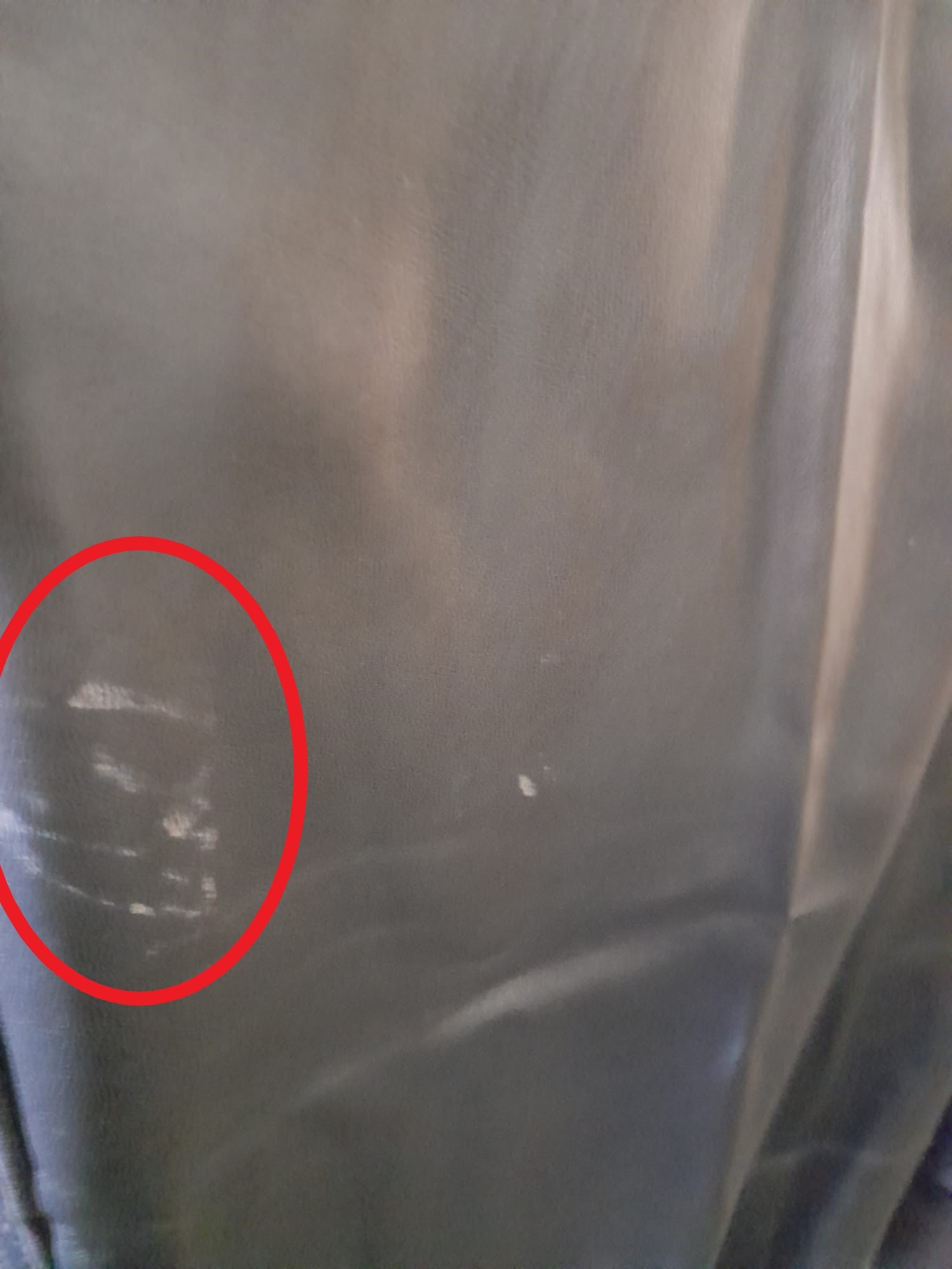 CAMISETA MANGA LARGA NEGRA POLIPIEL DKNY ( TARA ROZADA PARTE DELANTERA )