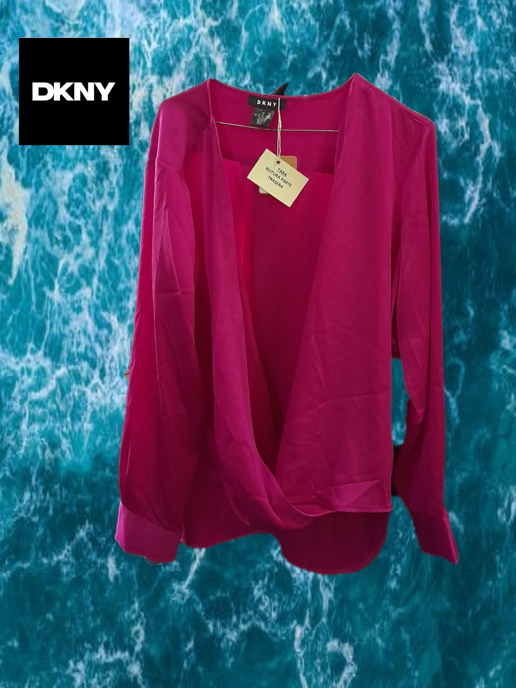 BLUSA FUCSIA MANGA LARGA DKNY ( TARA ROTURA PARTE TRASERA)