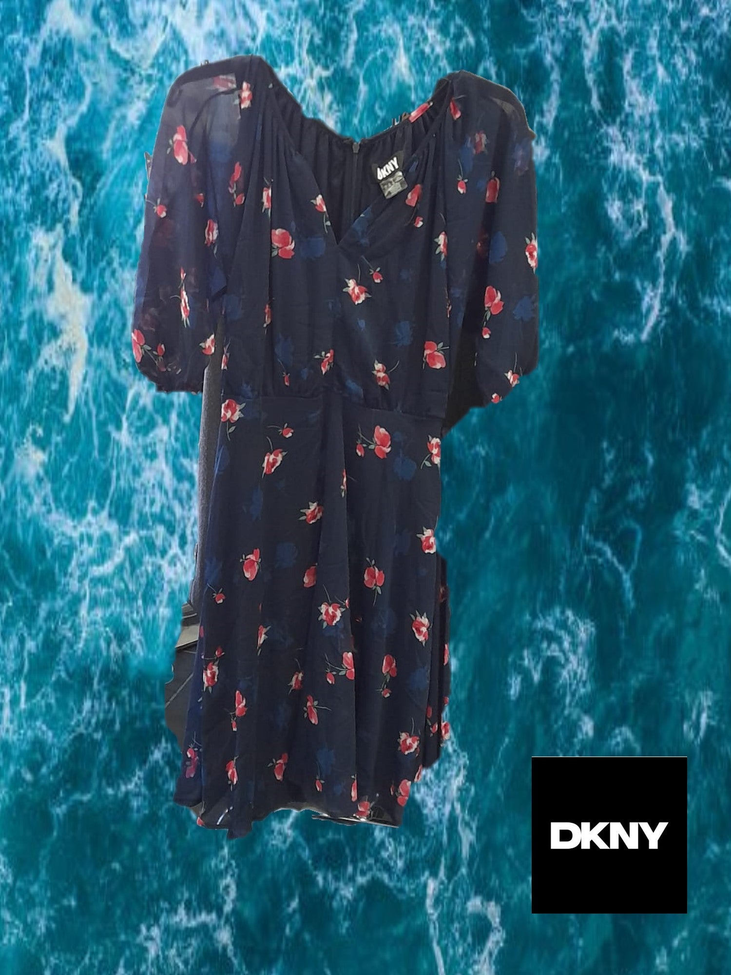 VESTIDO LARGO AZUL MARINO DE GASA CON ESTAMPADO FLORAL Y MANGA FRANCESA DKNY ( TARA CUELLO DESGASTADO )