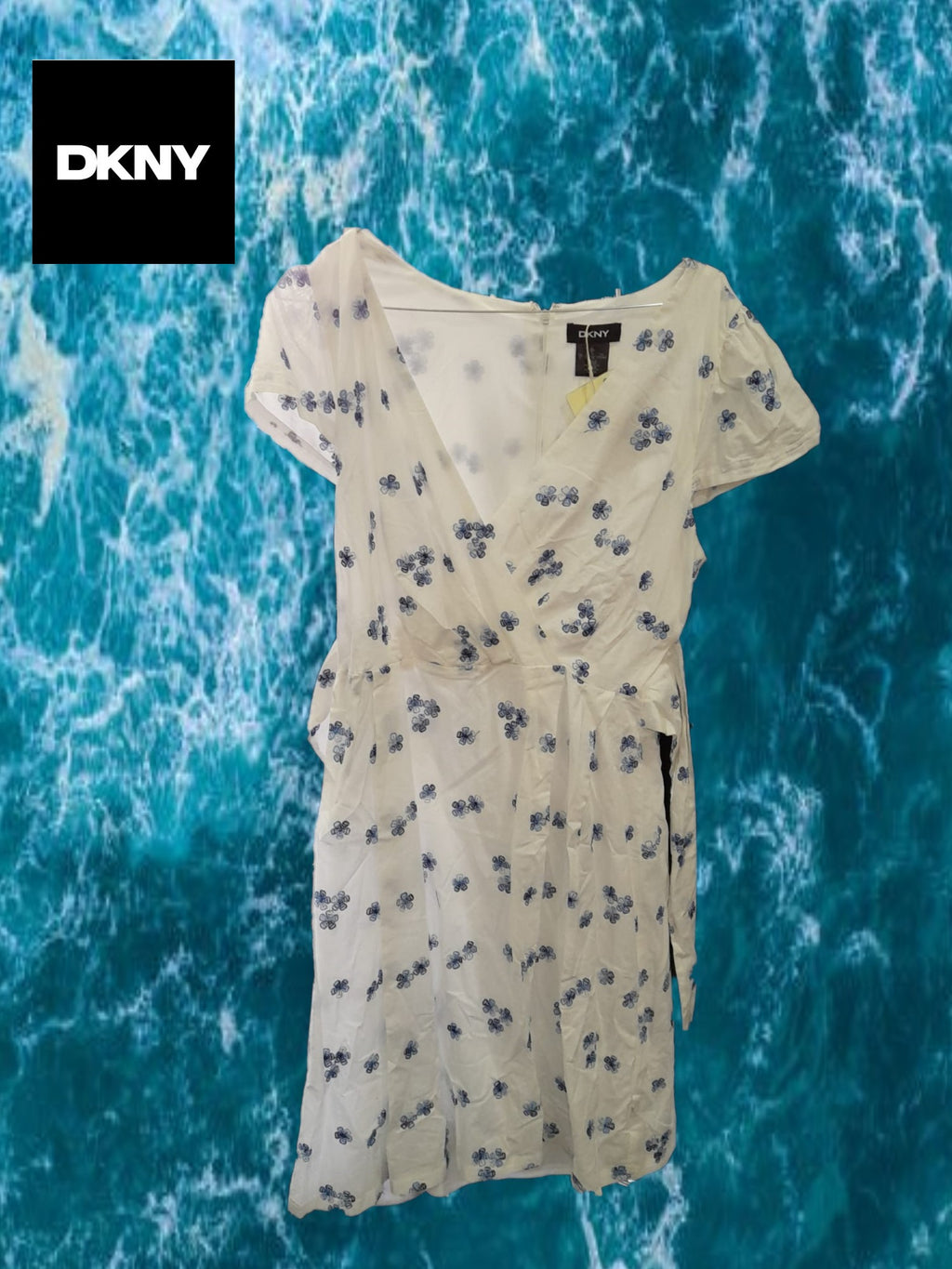 VESTIDO BLANCO LARGO MANGA CORTA CON FLORES AZULES BORDADAS DKNY