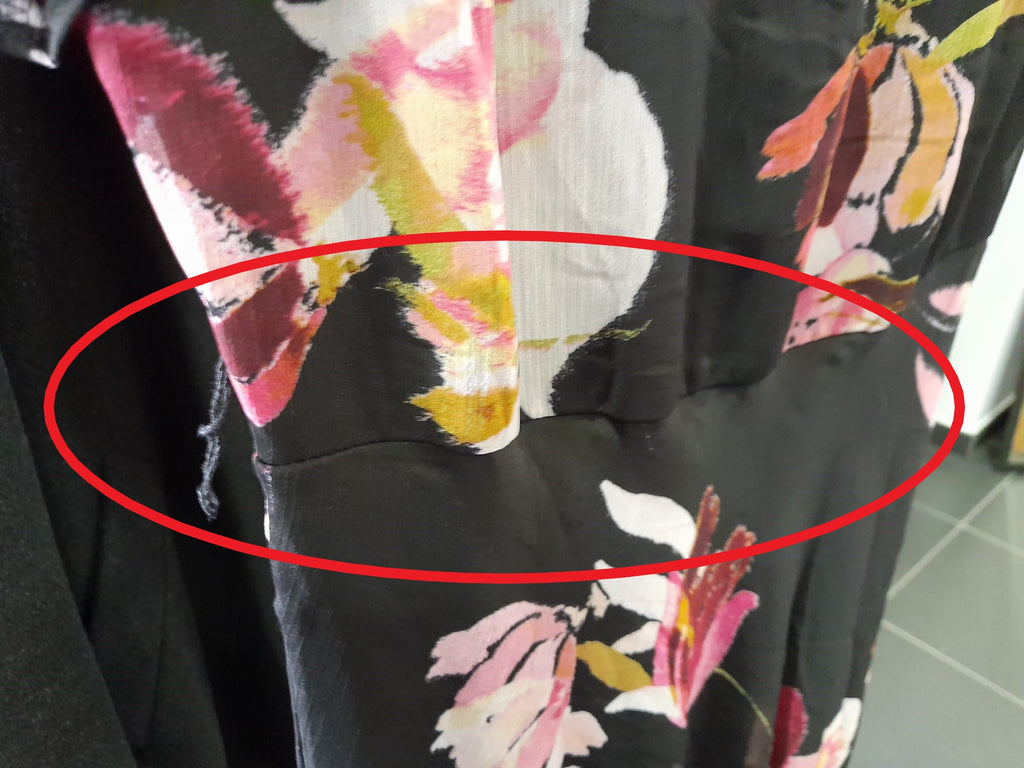 VESTIDO NEGRO LARGO MANGA CORTA CON ESTAMPADO FLORAL DKNY ( TARA FALTA CINTURÓN )