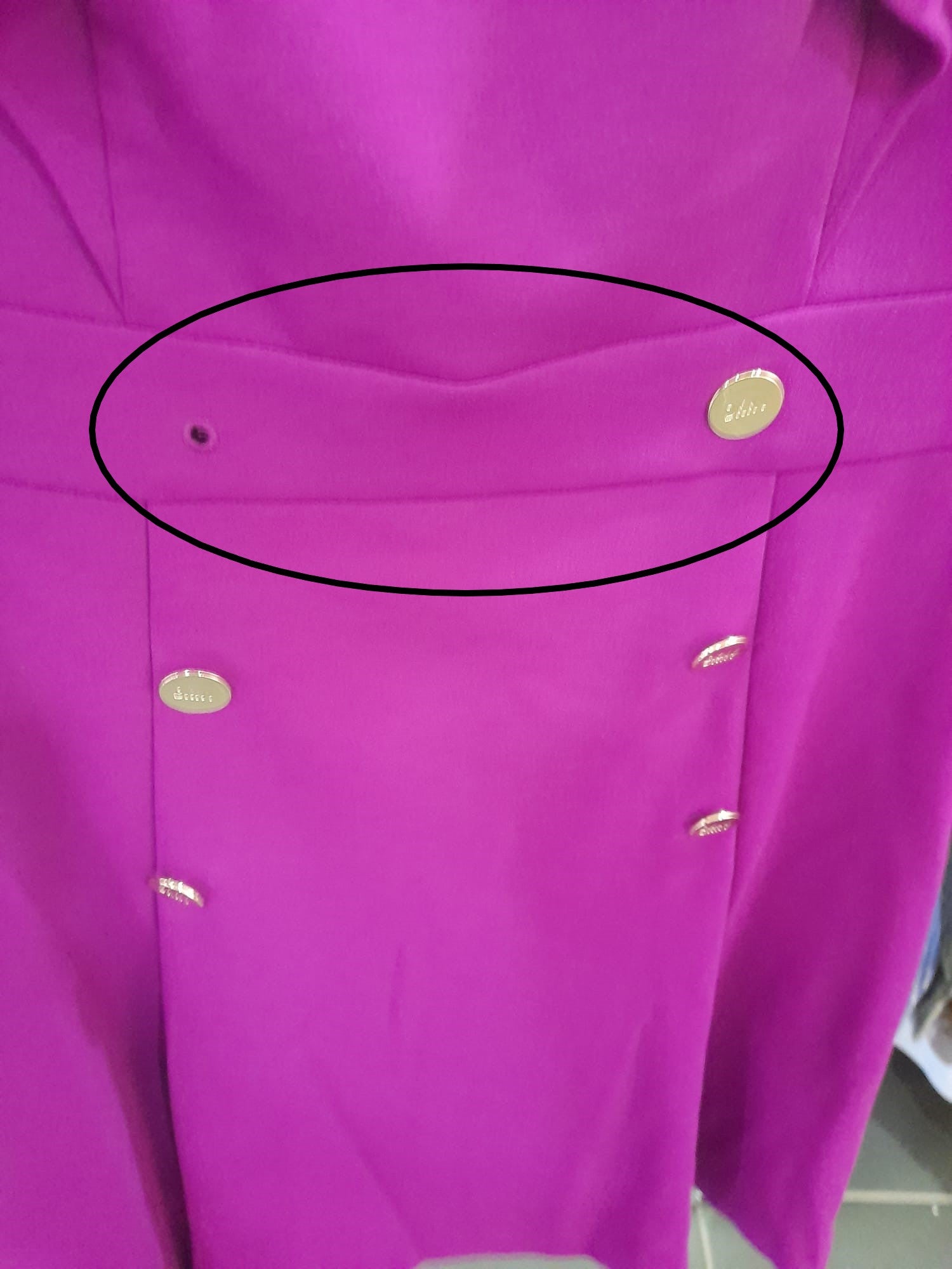 VESTIDO MORADO MIDI CON TIRANTES DKNY( TARA FALTA BOTON )