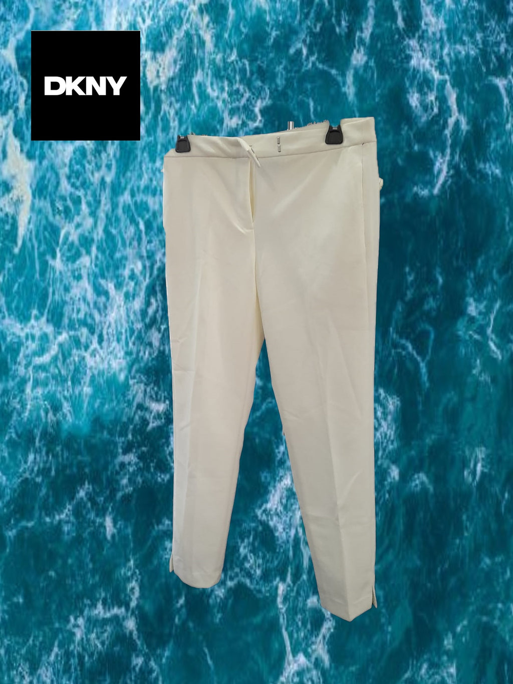PANTALÓN BLANCO DE VESTIR DKNY ( TARA DESCOSIDO PIERNA LATERAL )