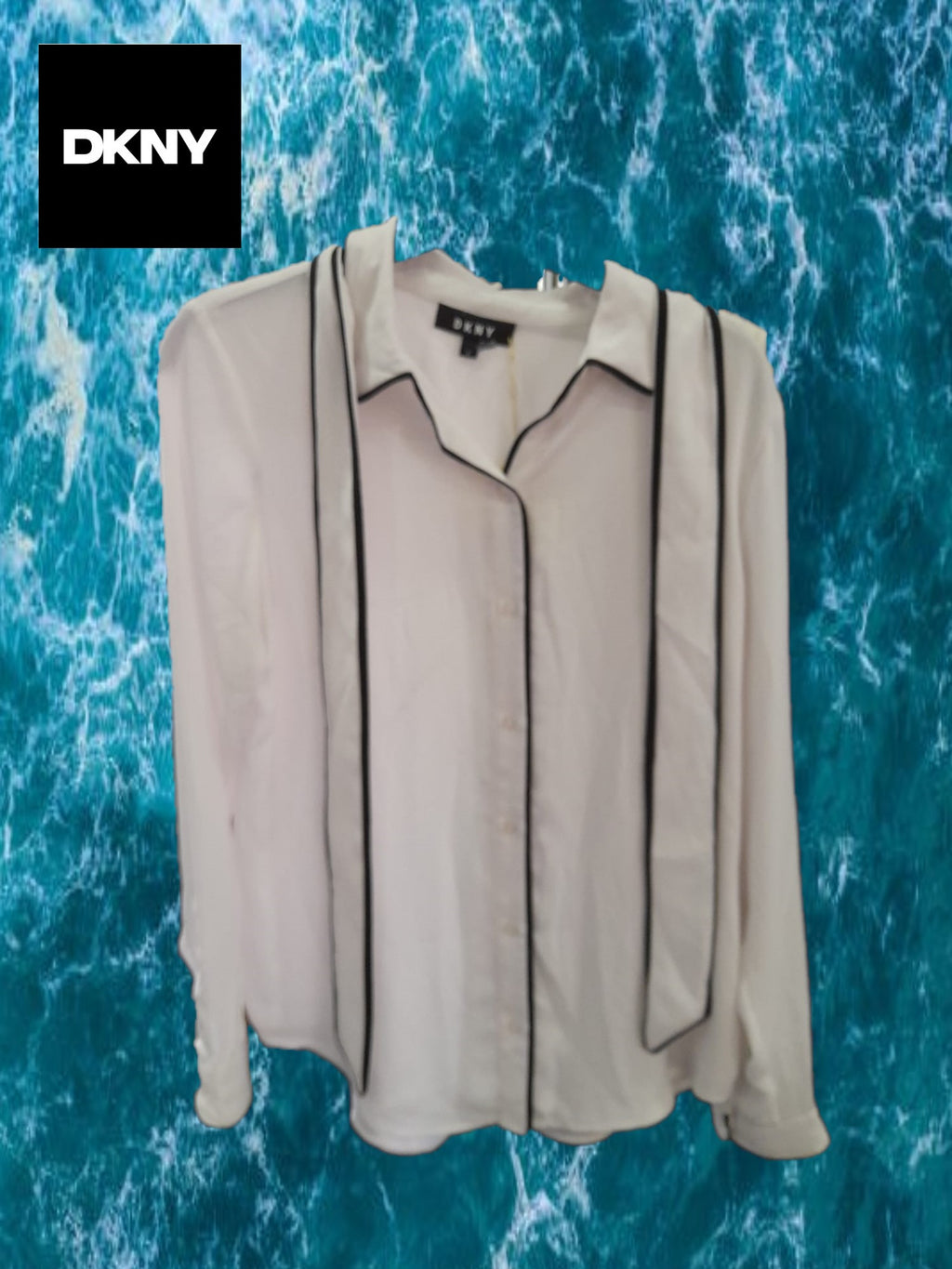 CAMISA MUJER BLANCA MANGA LARGA CON BORDES NEGROS DKNY ( TARA MANCHA PARTE FRONTAL DERECHA )