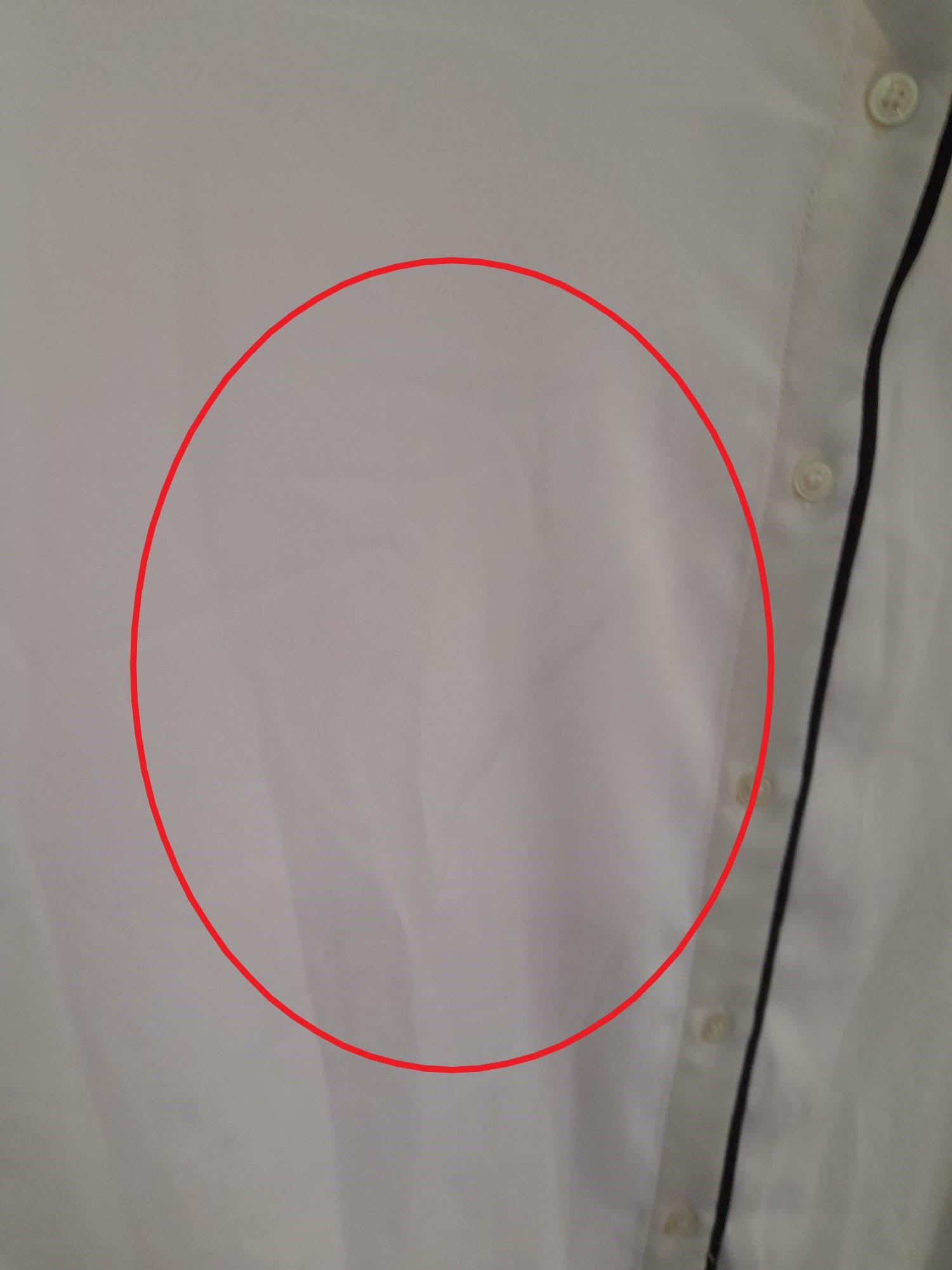 CAMISA MUJER BLANCA MANGA LARGA CON BORDES NEGROS DKNY ( TARA MANCHA PARTE FRONTAL DERECHA )