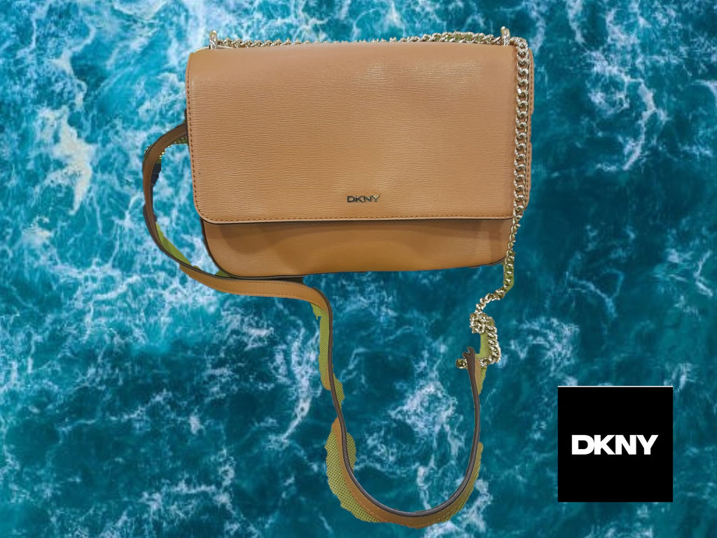 BOLSO MARRON MEDIANO  PIEL DKNY ( TARA DAÑADA PARTE SOLAPA IZQUIERDA )