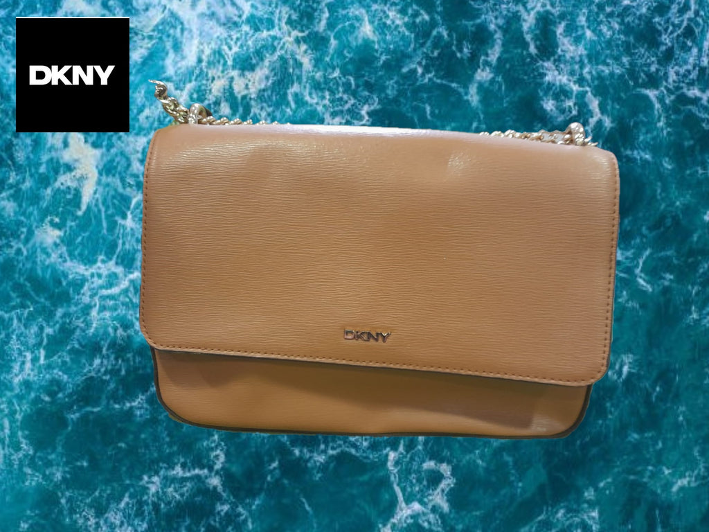 BOLSO PIEL MARRON PEQUEÑO DKNY ( TARA ROTURA PARTE DELANTERA ABAJO )