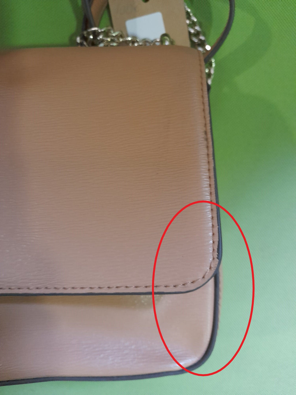 BOLSO PIEL MARRON PEQUEÑO DKNY ( TARA ROTURA PARTE DELANTERA ABAJO )