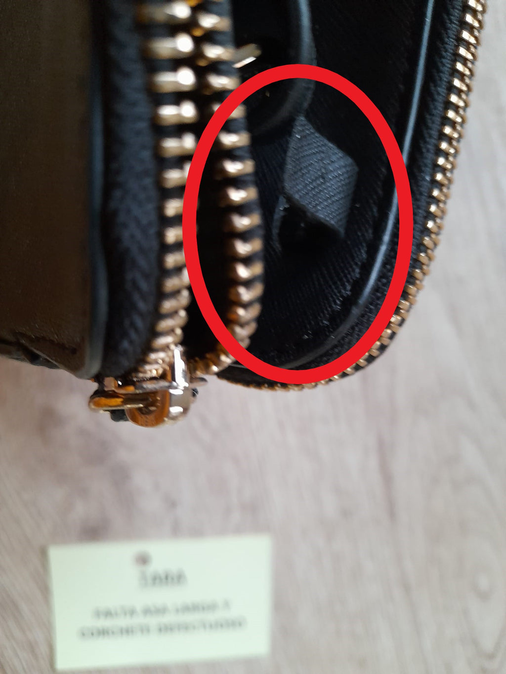 BOLSO PEQUEÑO NEGRO PIEL DKNY ( TARA ENGANCHE CADENA ROTO )