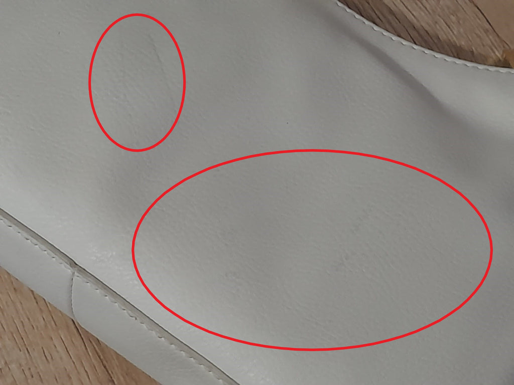 BOLSO PEQUEÑO BLANCO PIEL DKNY ( TARA MANCHAS EN VARIAS ZONAS )