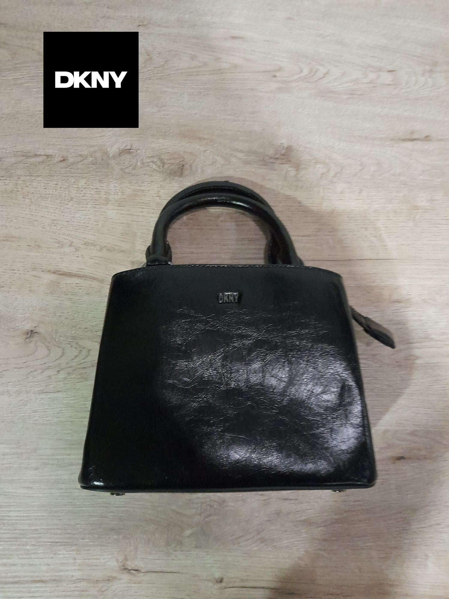 BOLSO MINI NEGRO PIEL CON ASAS DE MANO DKNY ( TARA FALTA ASA LARGA )