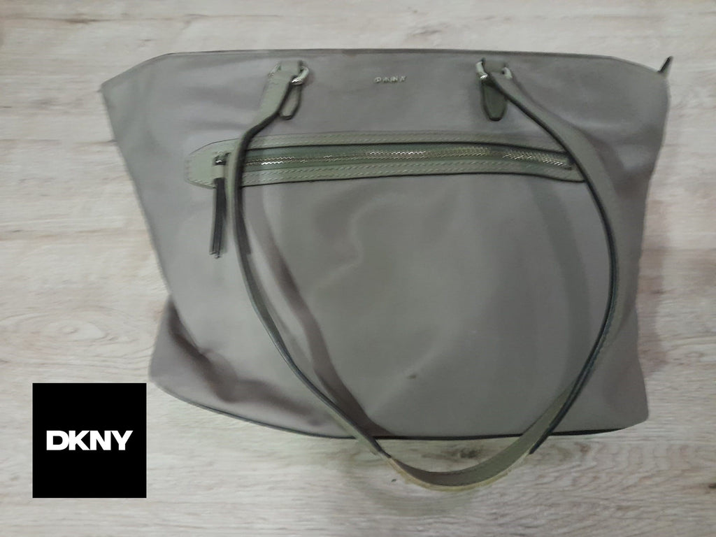 BOLSO GRANDE BEIGE DE TELA DKNY ( TARA MANCHADO PARTE DELANTERA Y ASAS DEFECTUOSAS )