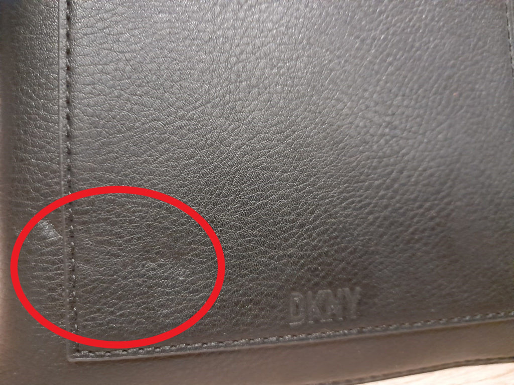 BOLSO MINI NEGRO DE PIEL CON ASAS DE MANO Y LARGA DKNY ( TARA PEQUEÑAS MARCAS EN PARTE DELANTERA Y ROTURA ENGANCHE ASA LARGA )