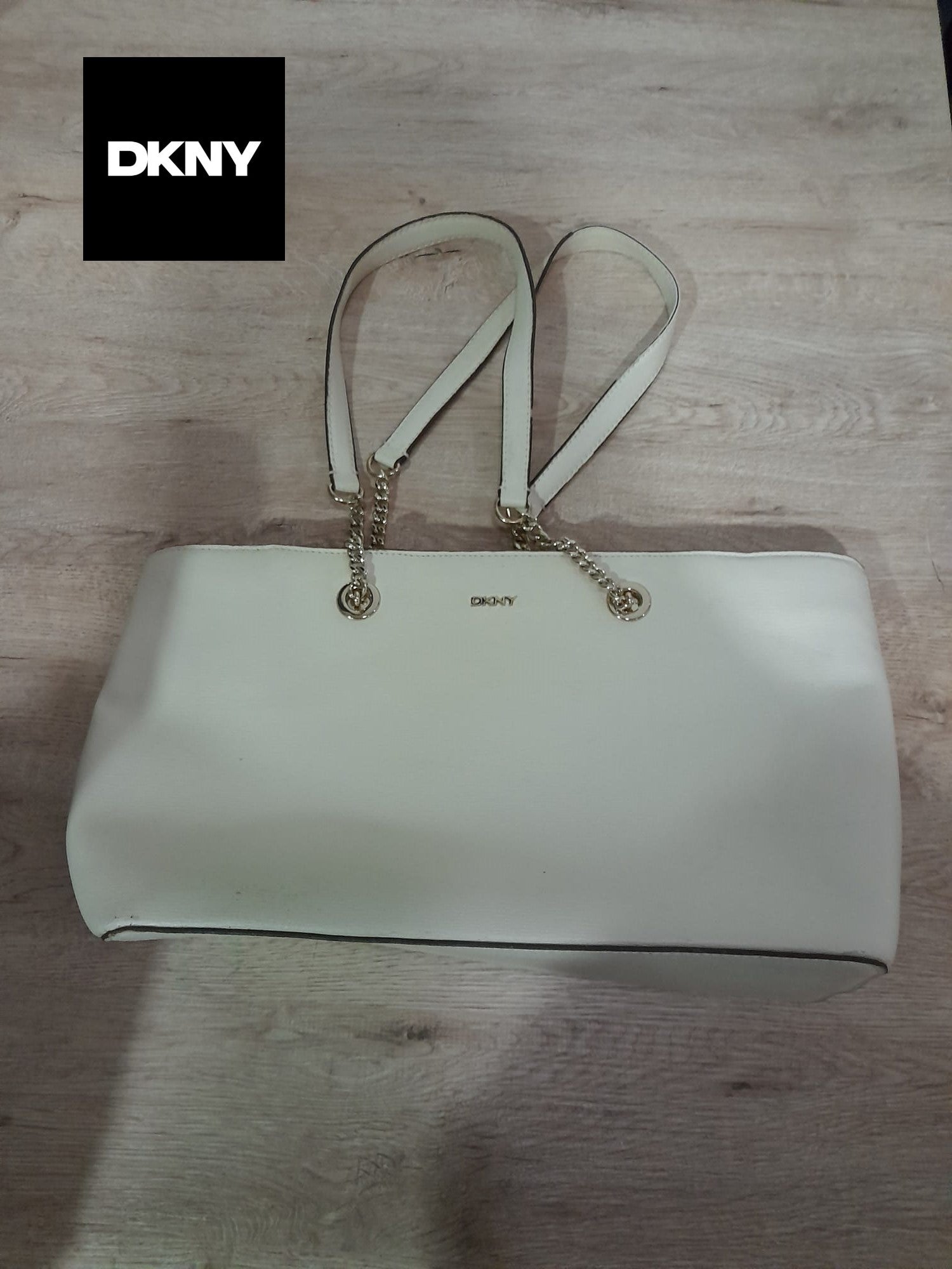 BOLSO GRANDE BLANCO ROTO DE PIEL CON ASAS DE HOMBRO DKNY ( TARA ASAS DEFECTUOSAS Y VARIAS MANCHAS )
