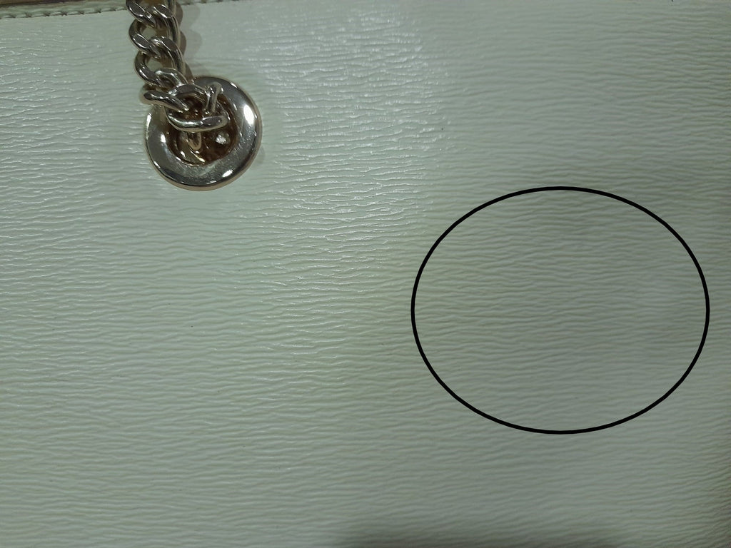 BOLSO GRANDE BLANCO ROTO DE PIEL CON ASAS DE HOMBRO DKNY ( TARA ASAS DEFECTUOSAS Y VARIAS MANCHAS )