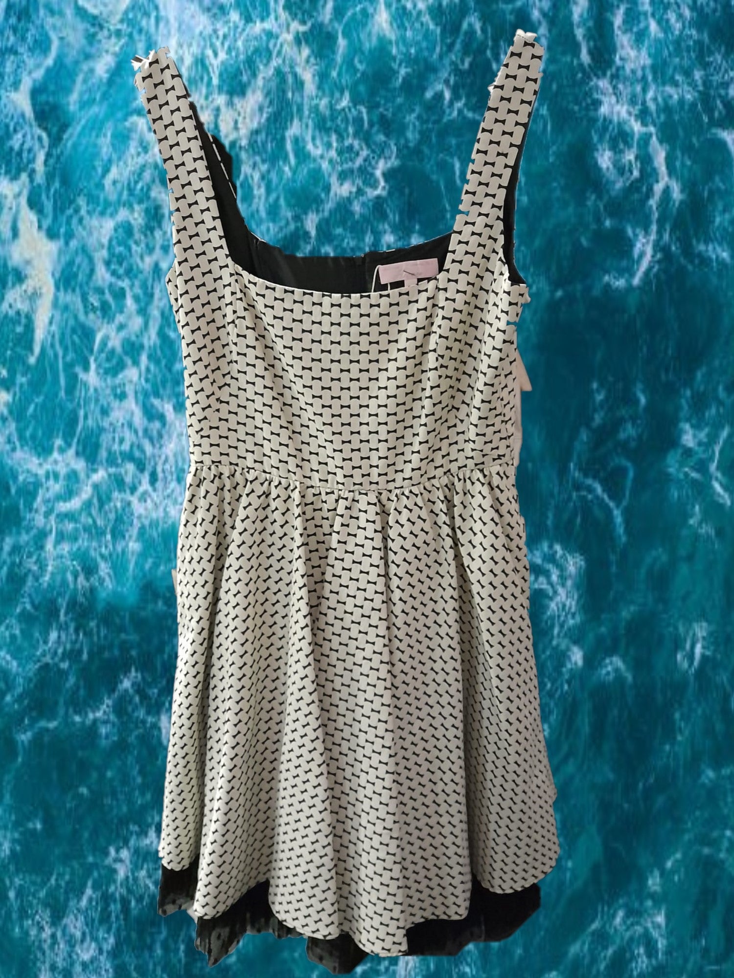 VESTIDO TIRANTES BLANCO ESTAMPADO NEGRO DE PAJARITAS Y TUL EN EL BAJO