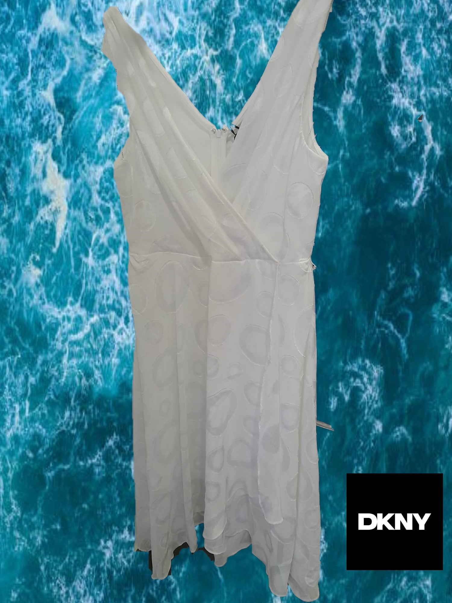 VESTIDO GASA BLANCO CON ESTAMPADO CIRCULAR BORDADO Y SIN MANGAS DKNY ( FALTA CINTURÓN )