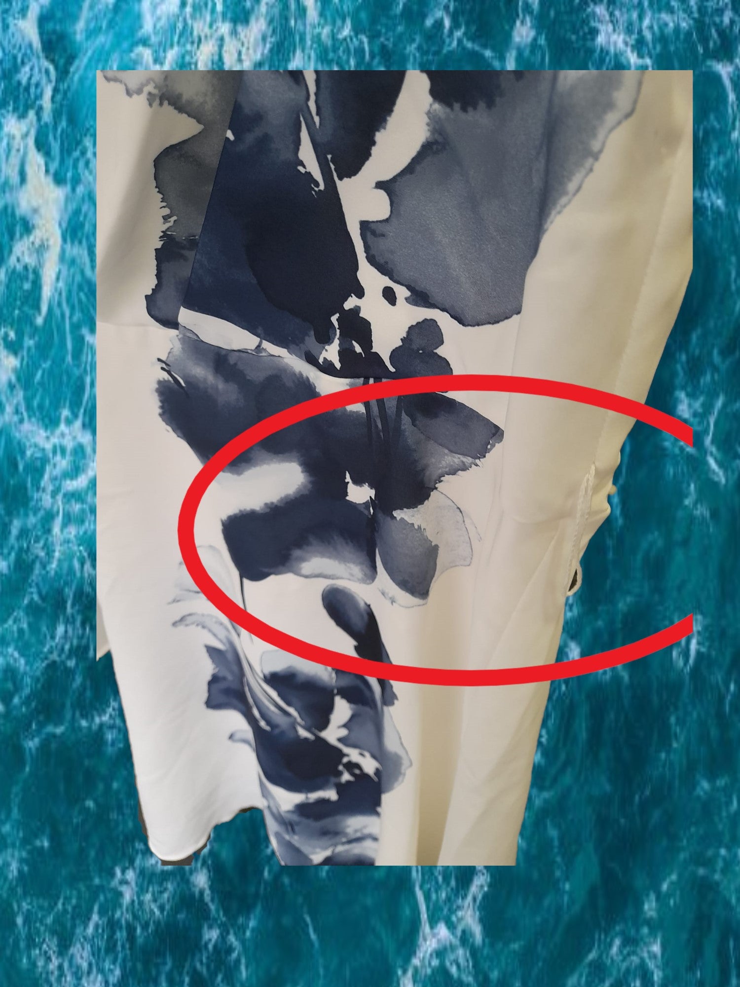 VESTIDO MIDI BLANCO SIN MANGAS Y ESTAMPADO FLORAL EN AZUL DKNY ( TARA FALTA CINTURÓN )