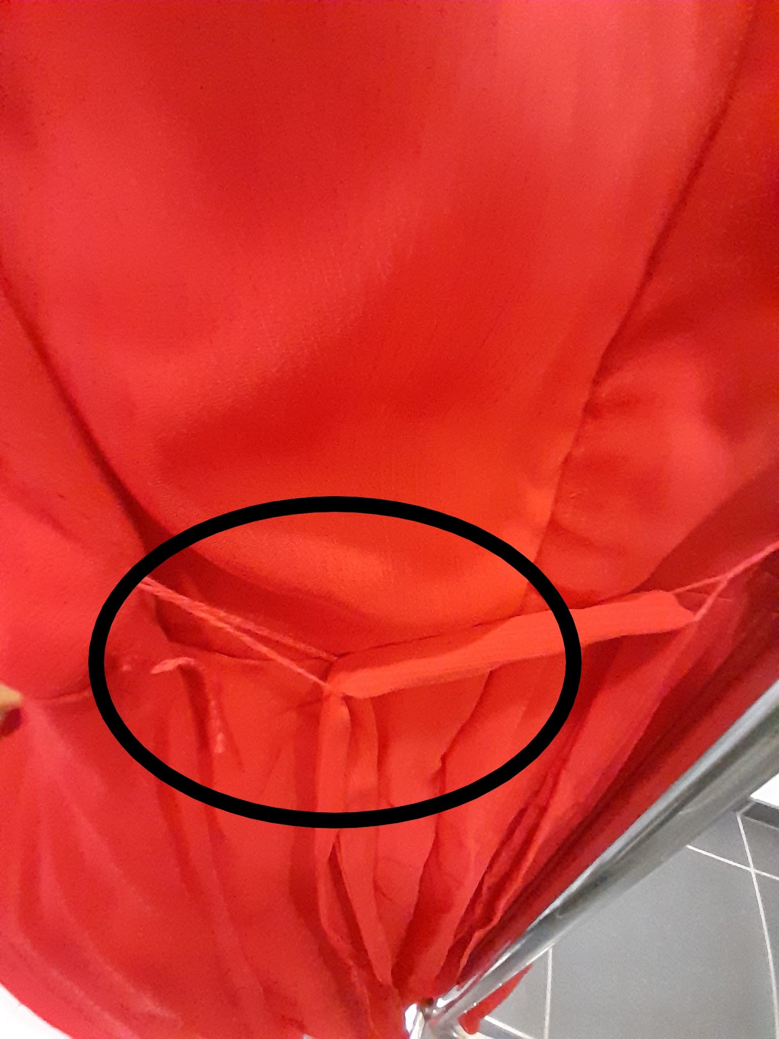 VESTIDO LARGO DE GASA ROJO Y MANGA LARGA DKNY ( TARA ROTA HEBILLA DE CINTURÓN )