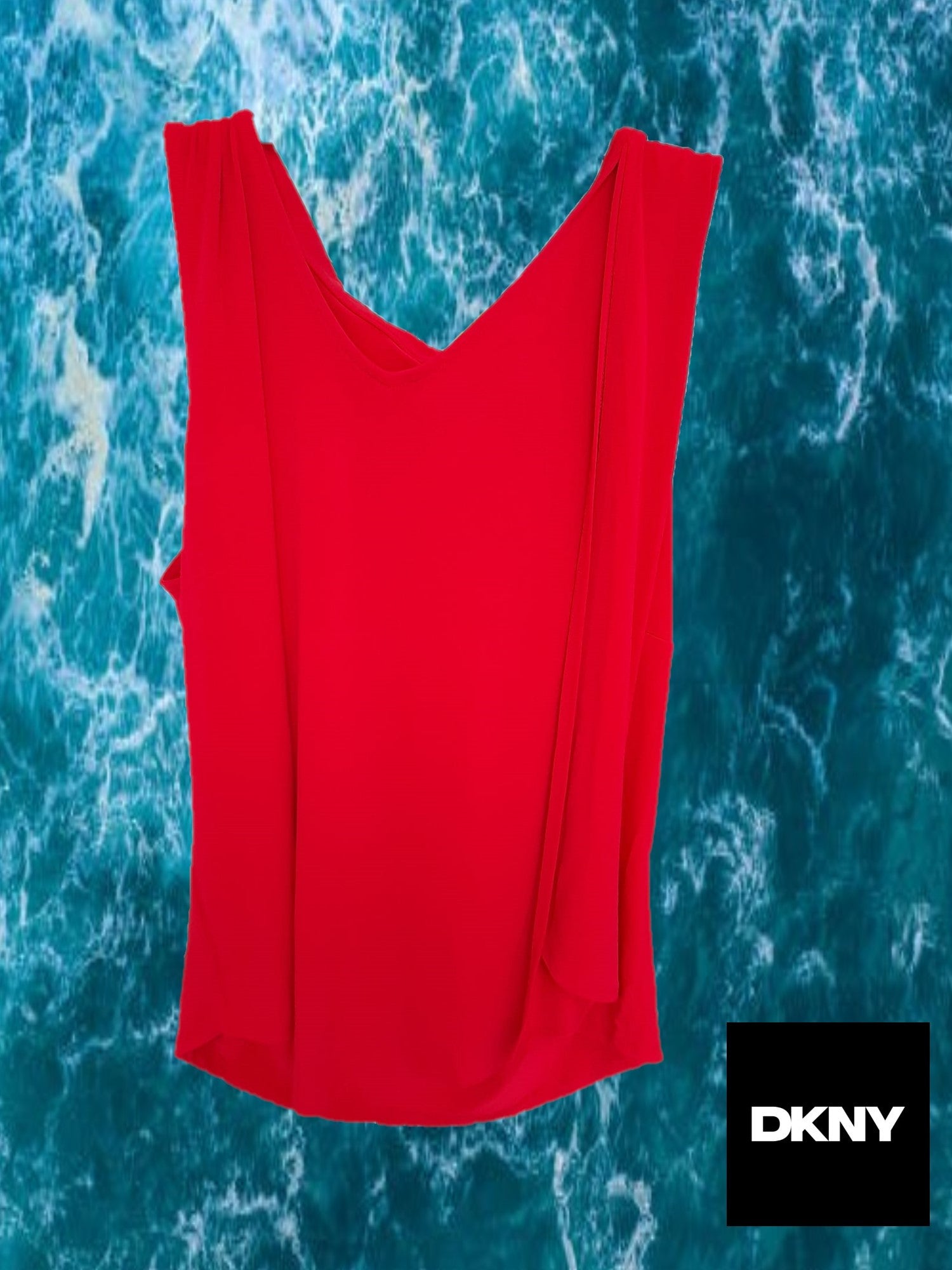 CAMISETA DE LICRA ROJA SIN MANGAS Y CON LAZO EN CUELLO DKNY ( TARA ENGANCHADO ZONA DELANTERA )