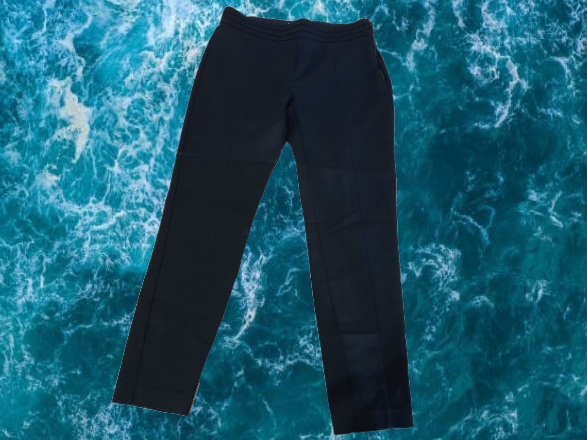 PANTALÓN AZUL MARINO DE VESTIR CON CINTURA Y DETALLE BORDADO