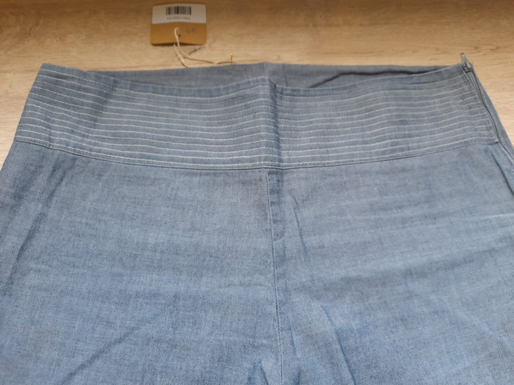 PANTALÓN ESTILO VAQUERO PIRATA CON BORDADO EN CINTURA SEÑORA