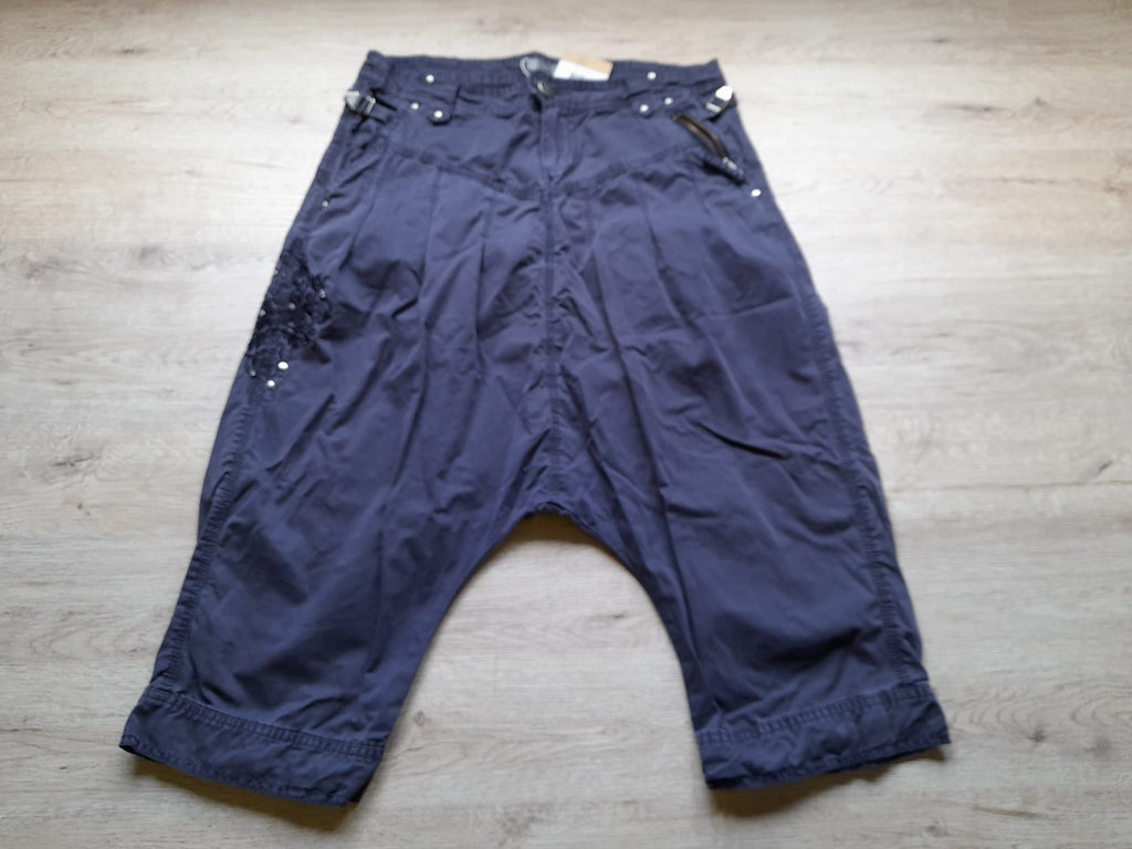 PANTALÓN AZUL MARINO PIRATA CON BORDADO SEÑORA